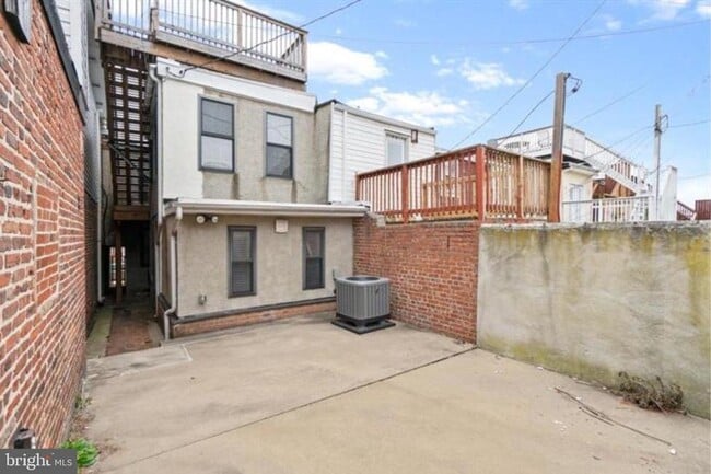 Building Photo - 3324 Foster Ave