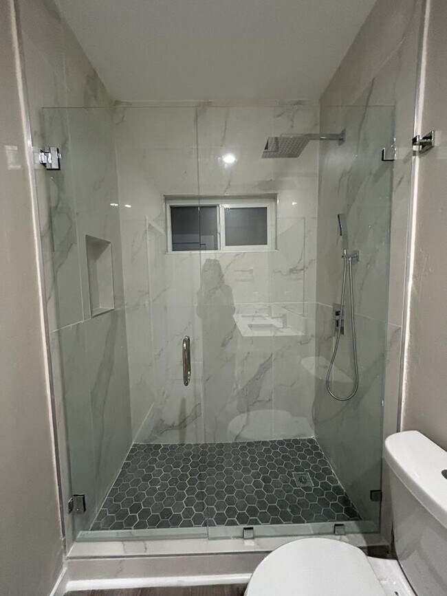 Building Photo - 6323 Mesita Dr