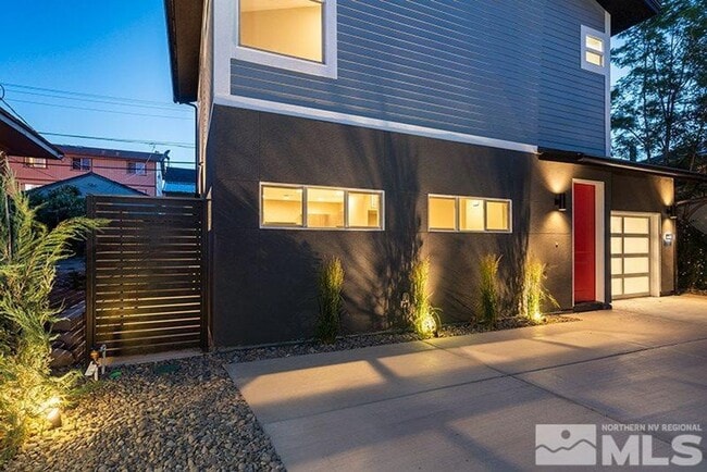 Building Photo - Modern Midtown Living