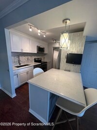 Building Photo - 220 Linden St