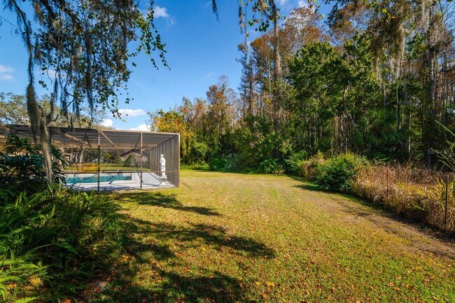 Building Photo - 10206 Lakeview Dr