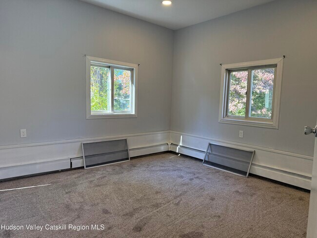 Building Photo - 1050 Lucas Ave Ext