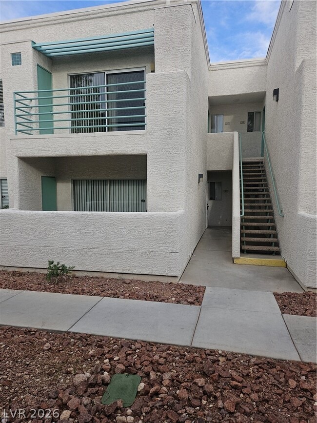 Building Photo - 7100 W Pirates Cove Rd