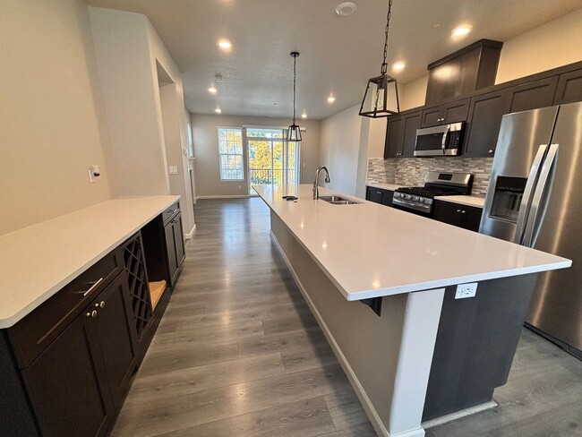 Building Photo - River Terrace townhome $500.00 off first full month of rent!