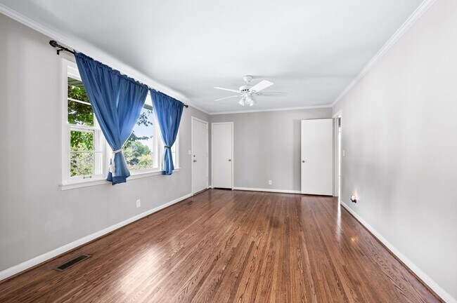 Building Photo - Beautifully Updated 3BR/1.5BA Home in Coveted Caldwell Hall!