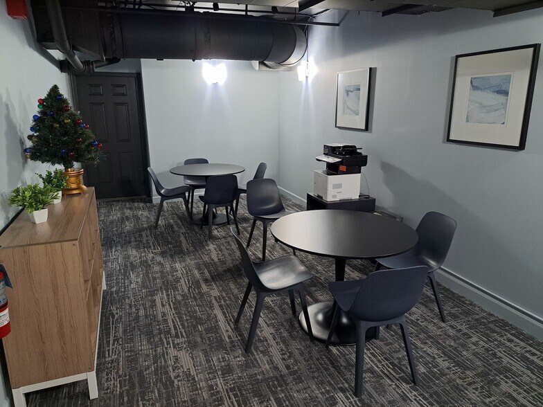 Building Photo - 30 E Huron St