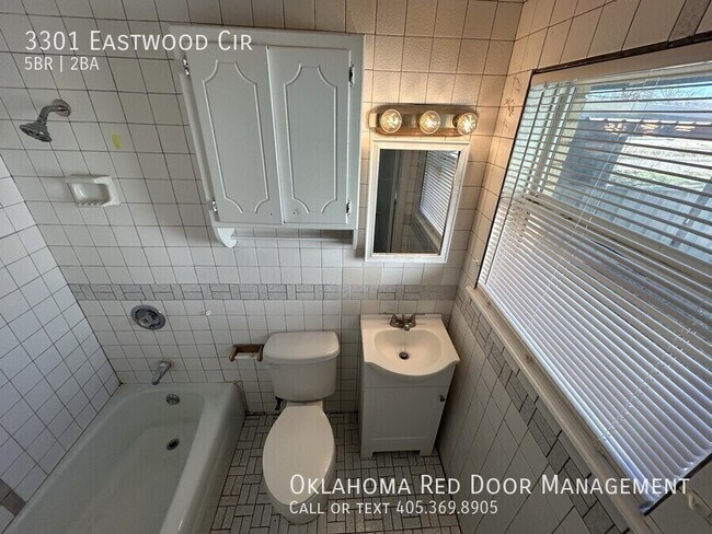 Building Photo - 3301 Eastwood Cir