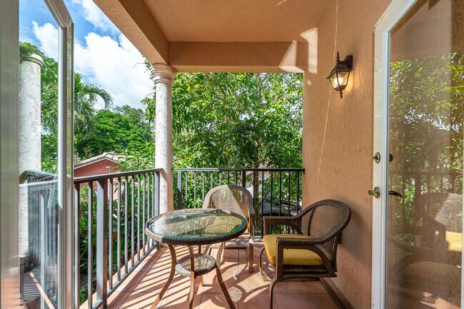 Building Photo - 1721 SW 23rd St