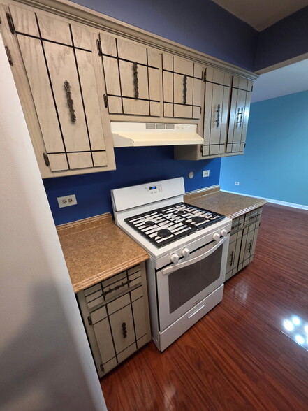 Kitchen - 8901 S Roberts Rd