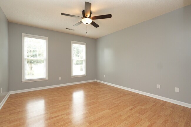 Building Photo - Charming 3-Bedroom, 2-Bathroom Home Perfec...