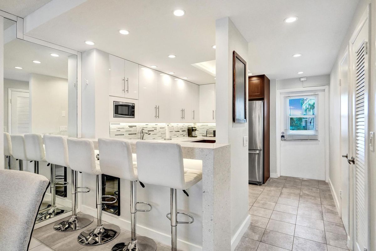 Building Photo - 450 Paradise Isle Blvd