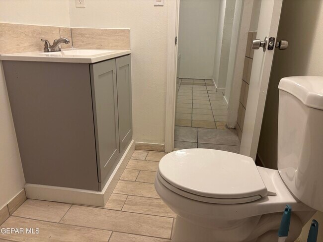 Building Photo - 601 N Copia St