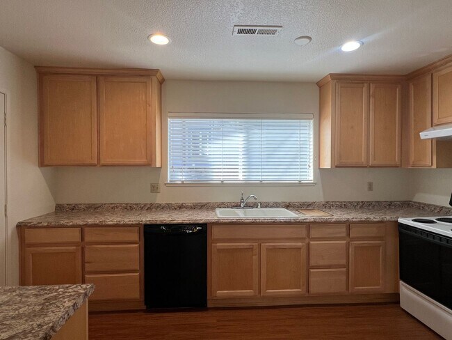 Building Photo - 2526 I St