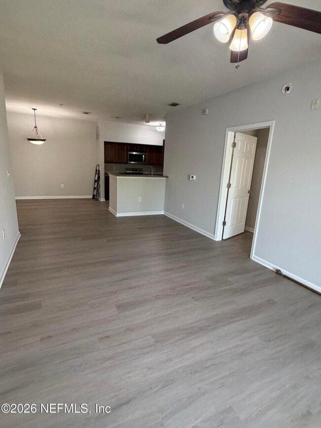 Building Photo - 8201 Green Parrot Rd