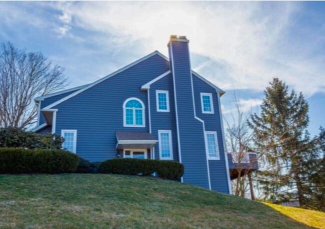 Building Photo - 3 Bed 3 Bath End Unit Townhome in Marsh Harbour Community of Downingtown