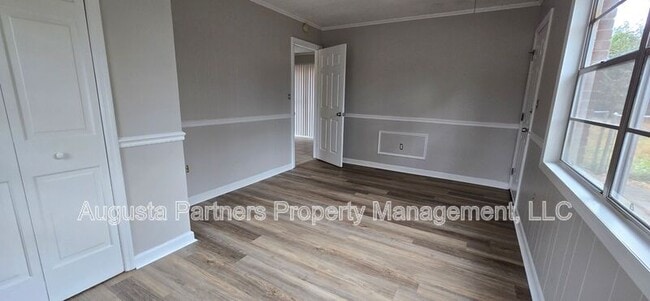 Building Photo - 2511 Drayton Dr