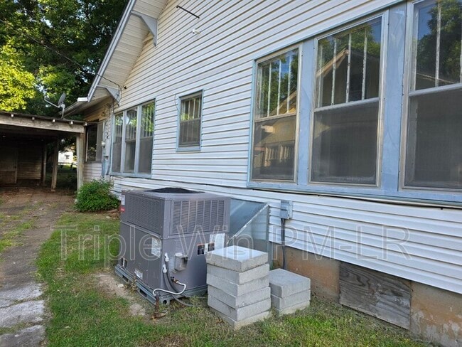 Building Photo - 609 N Morrill St
