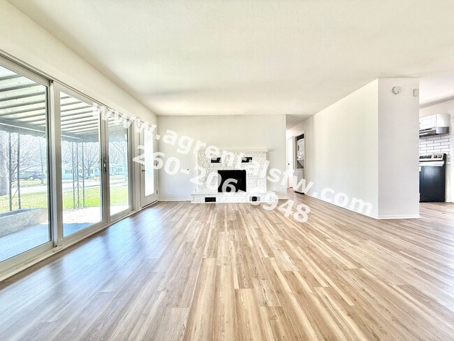 Building Photo - 3 Bedroom House