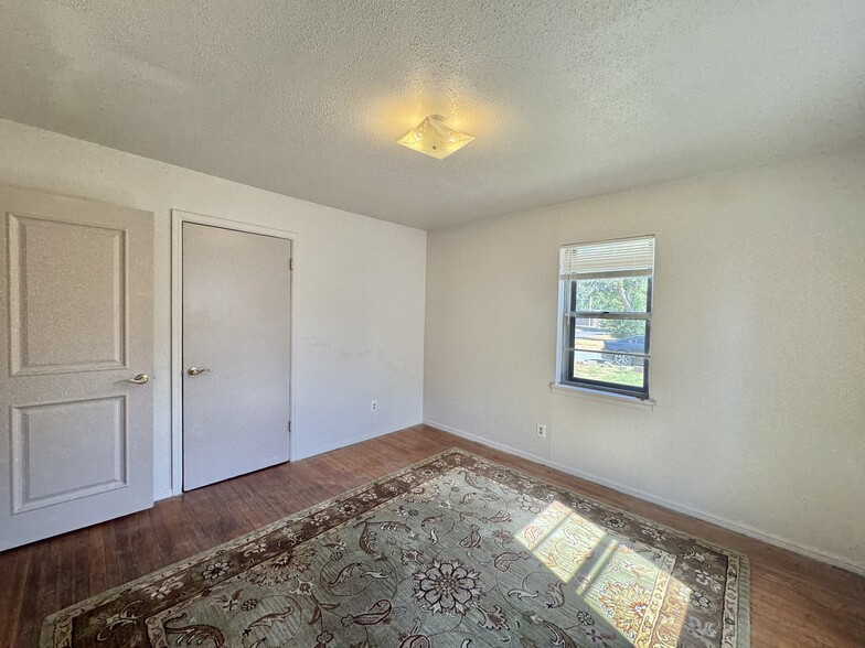 Building Photo - 3348 SW 23rd St