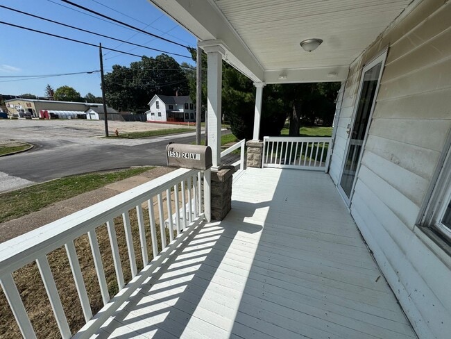 Building Photo - Updated 3 Bedroom Home in Moline