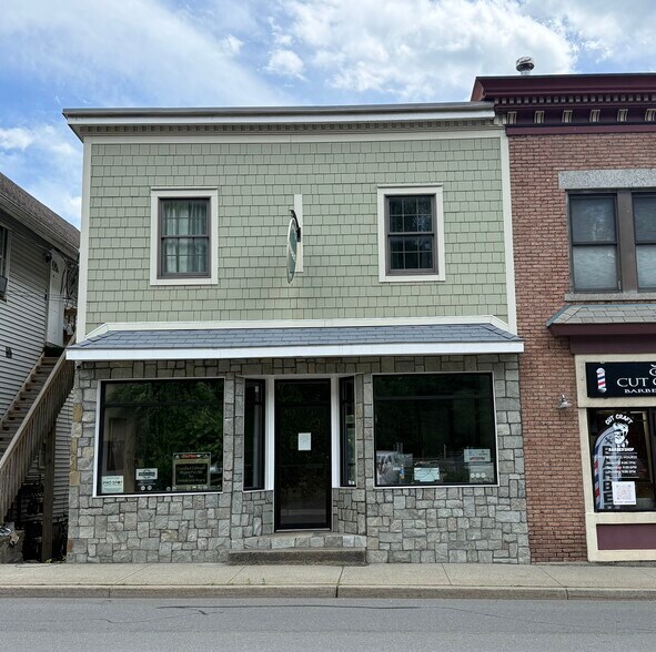 Front - 5 Wayne Ave