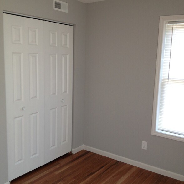 Building Photo - 2717 E 32nd St