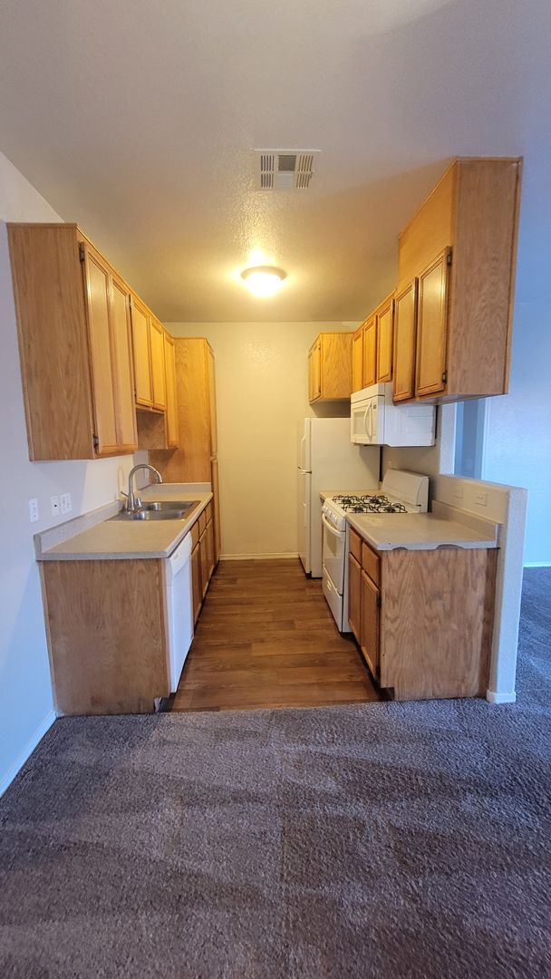 Building Photo - 4730 E Craig Rd