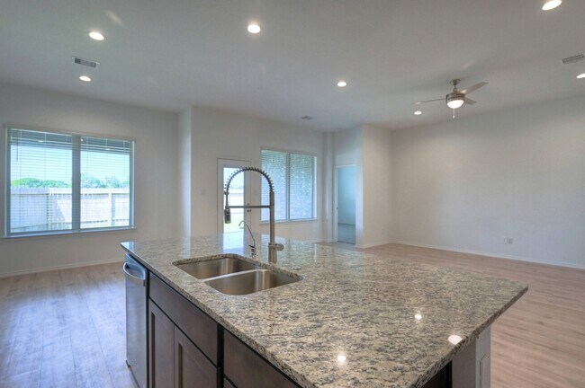 Building Photo - 31603 Zoe Pt
