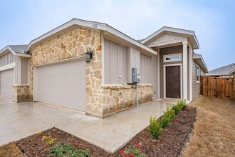 Building Photo - GORGEOUS 3 BEDROOM DUPLEX LOCATED IN MIDLOTHIAN ISD!