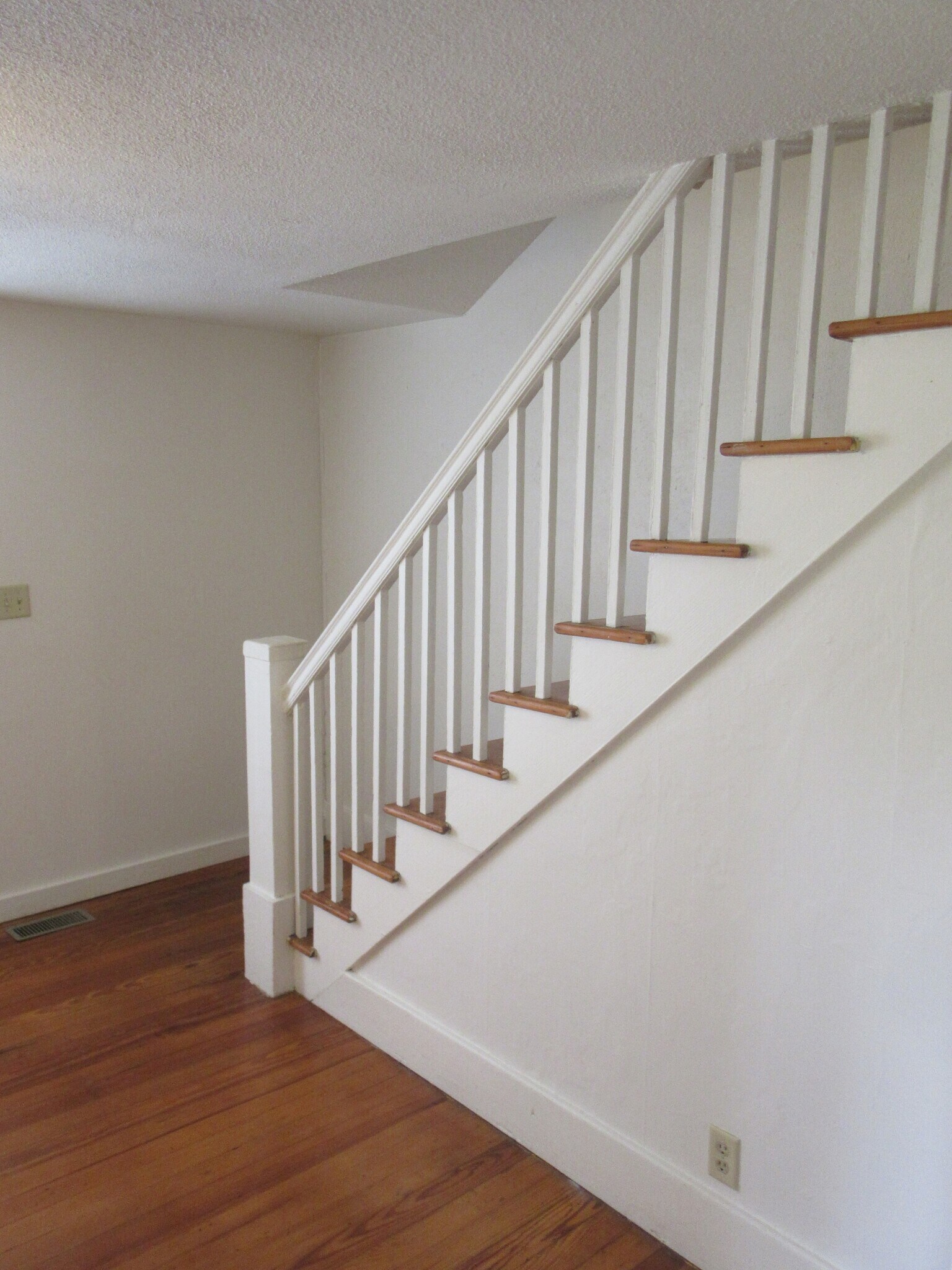 Building Photo - 306 W Maple St