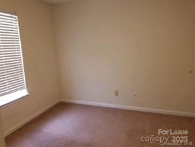 Building Photo - 437 Cedarcroft Dr