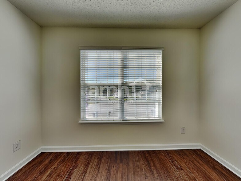 Building Photo - 4389 Creekview Ct