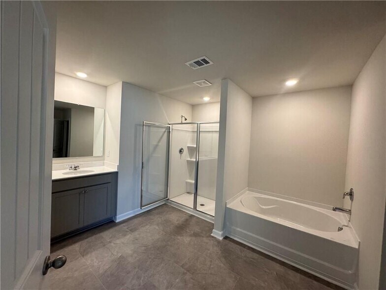 Building Photo - 2457 Bayberry St