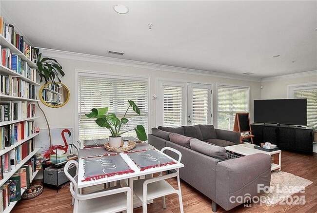 Building Photo - 1140 W 1st St