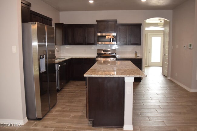 Building Photo - 355 Sol Ct