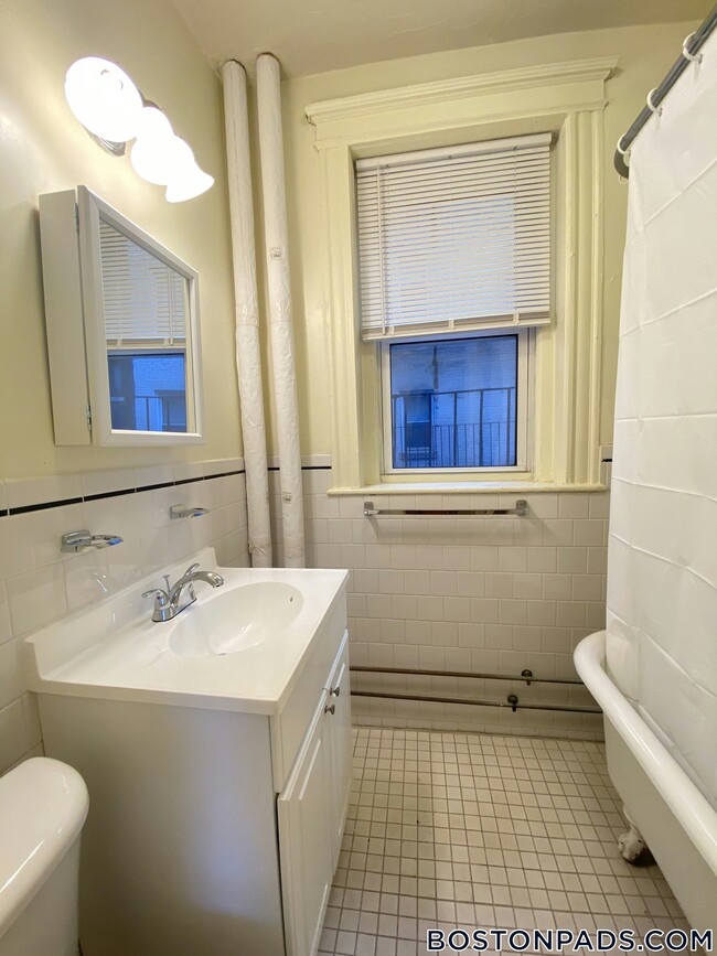 Building Photo - 111 Park Dr