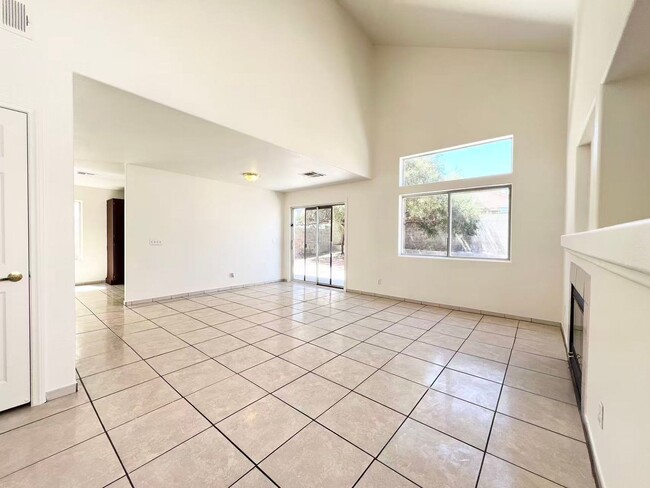 Building Photo - Beautiful two-story home