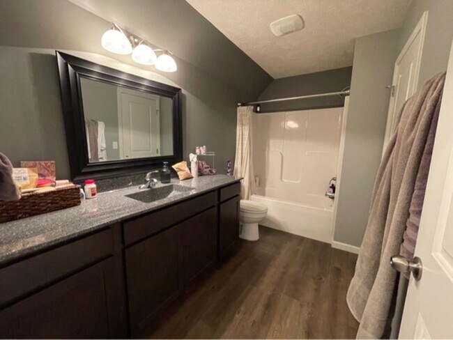 Building Photo - 2304 W George St