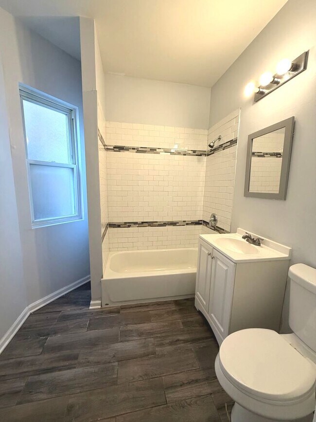 Building Photo - 7224 S St Lawrence Ave