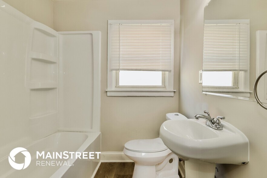 Building Photo - 1025 S 40th St