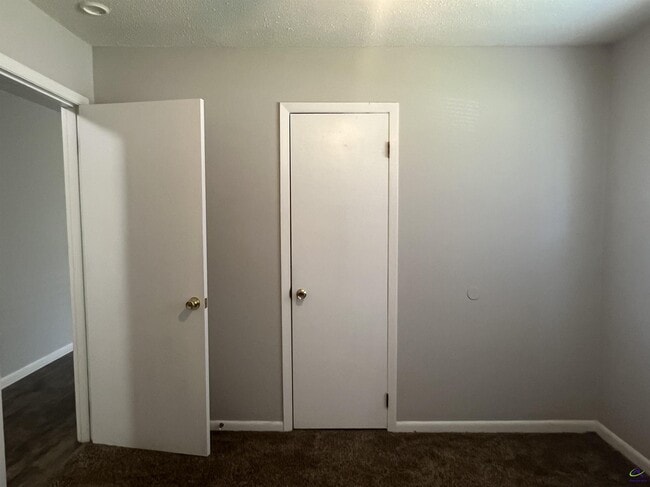 Building Photo - 211 Laverne Dr