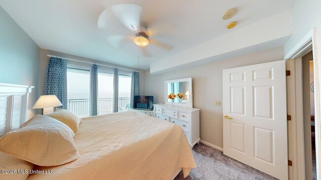 Building Photo - 2230 Beach Dr