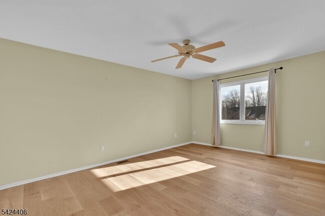 Building Photo - 48 Edgefield Dr