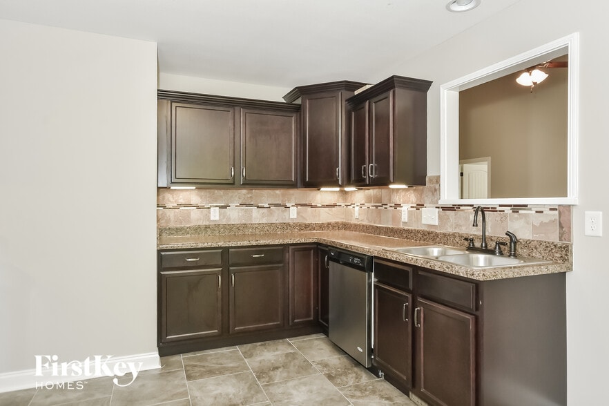 Building Photo - 3682 Fox Tail Dr