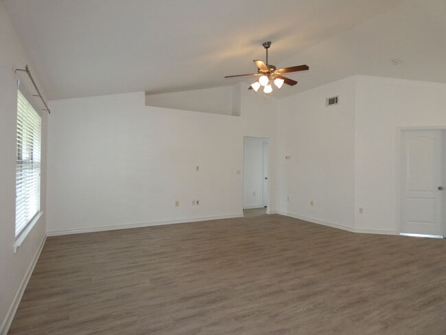 Building Photo - 4-Bedroom All Brick Home - Gulf Breeze