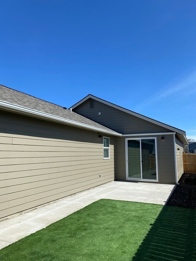 Building Photo - New Home for Lease! 3br 3ba