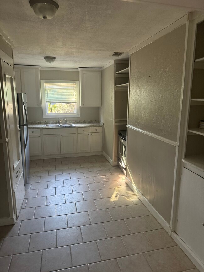 Building Photo - 4605 Reiger Ave