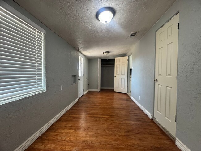 Building Photo - 1205 N Virginia Ave