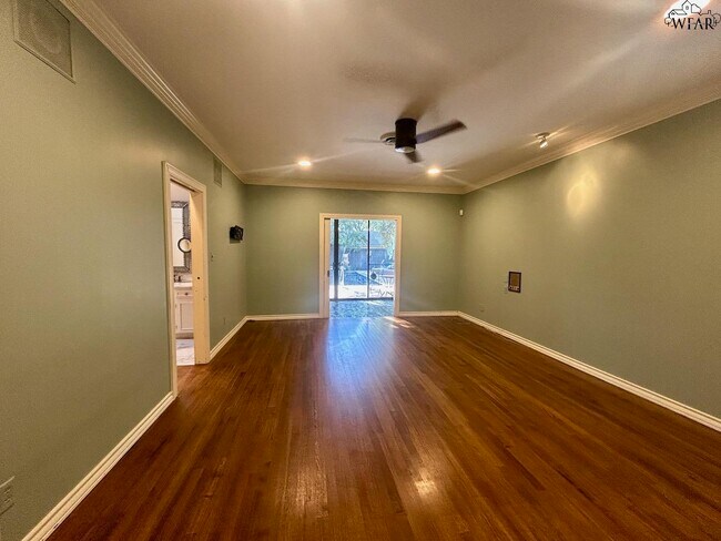 Building Photo - 7 Newcomb Terrace