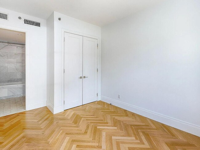 Building Photo - 300 W 122nd St